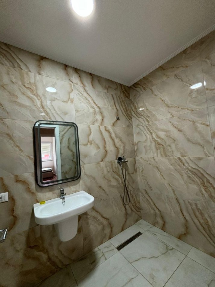 Tirane, jepet me qera apartament 2+1 Kati 4, 100 m² 500 € (Astir , Vila L2)