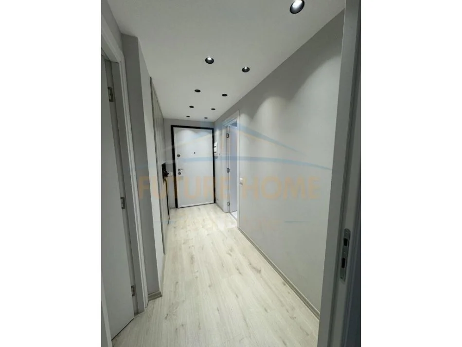 Tirane, jepet me qera apartament 1+1, Kati 11, 76 m² 700 € (Rruga e Kavajes)