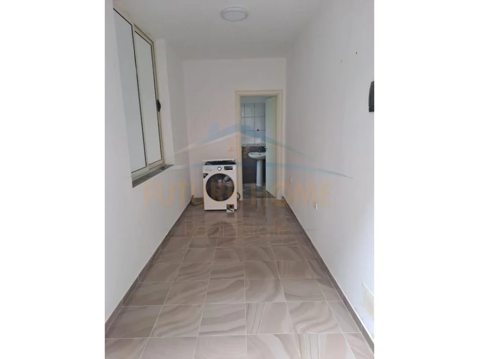 Tirane, shes ambjent biznesi Kati 0, 16 m² (Fresk)