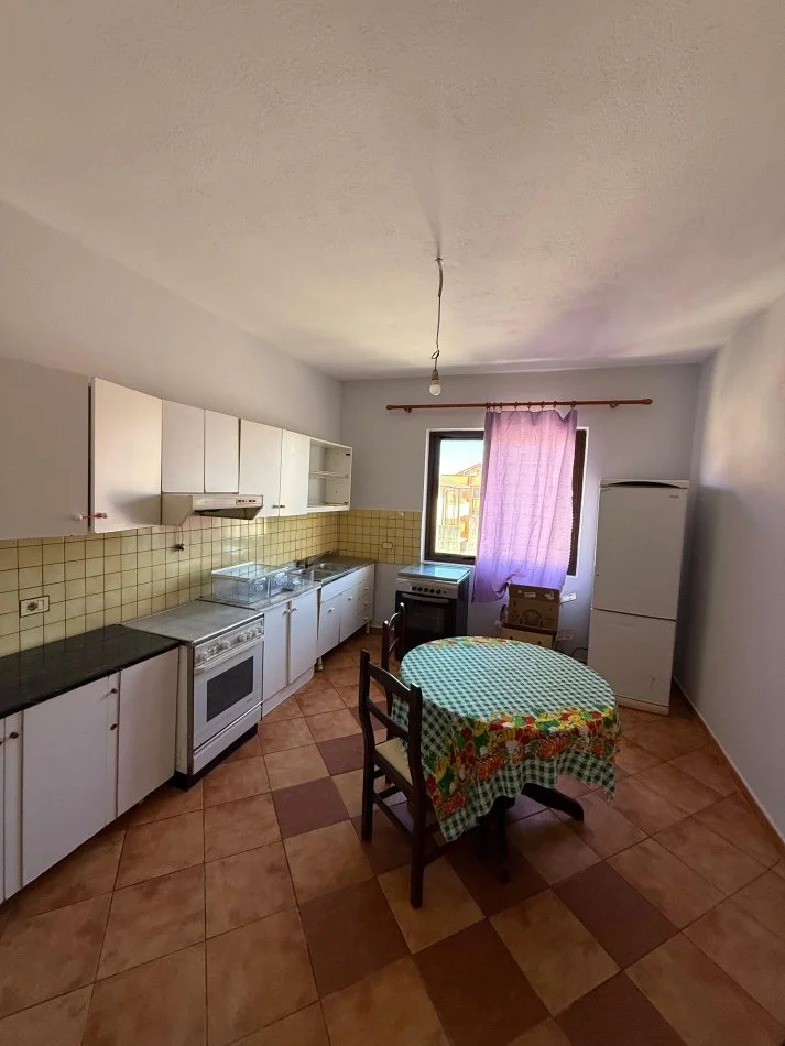 Durres, jepet me qera apartament 4+1 Kati 3, 300 € 