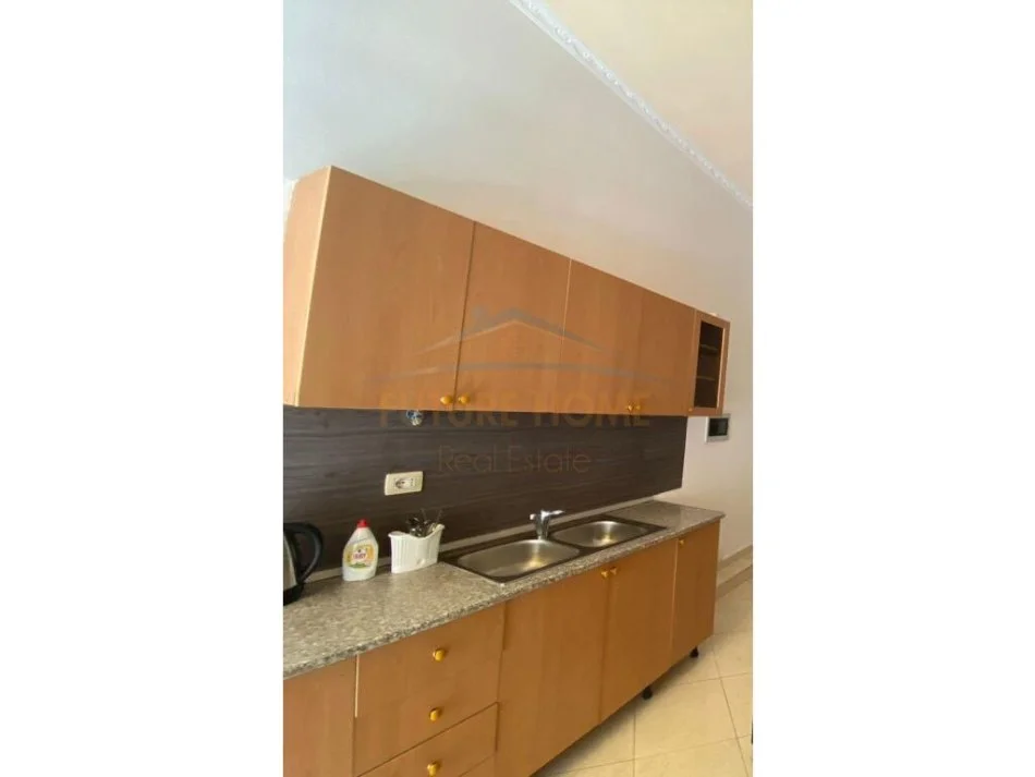 Shitet njësi shërbimi e organizuar në dhomë pushimi.RV38822