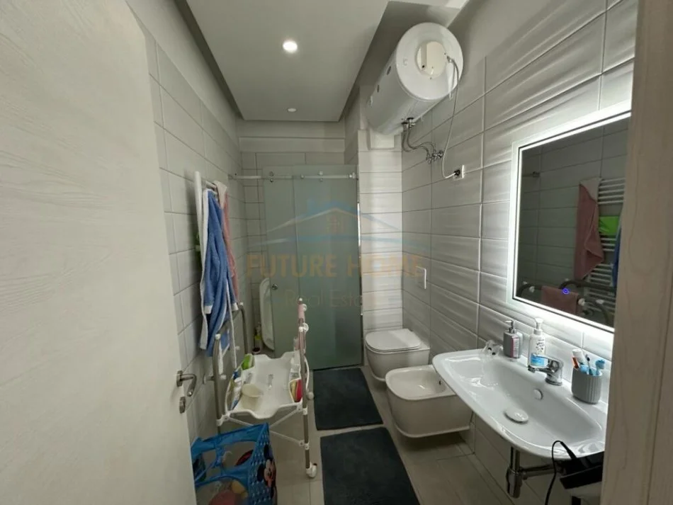 Shitet, Apartament 2+1+2, ne Green City Residence, pranë Unazës, 250.000 euro