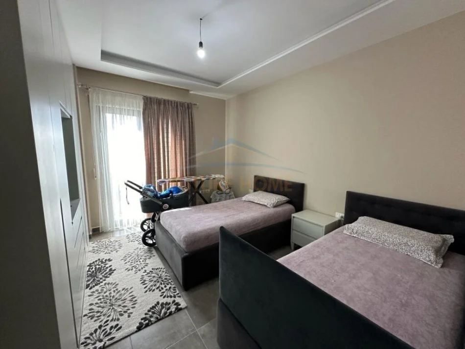 Shitet, Apartament 2+1+2, ne Green City Residence, pranë Unazës, 250.000 euro
