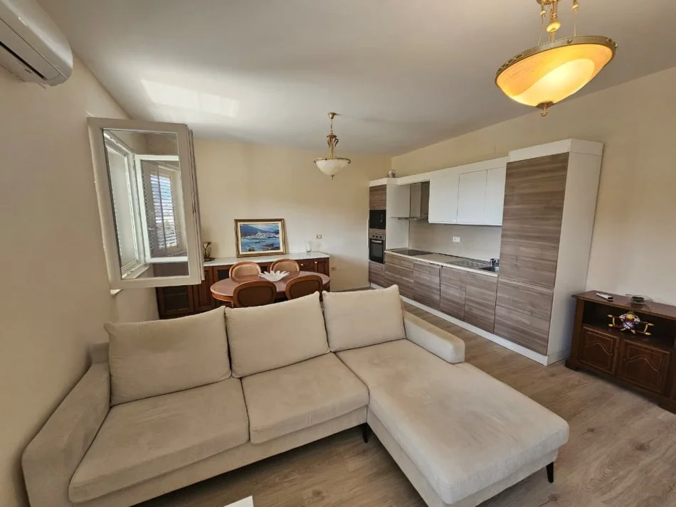 Tirane, jepet me qera apartament 1+1 Kati 4, 92 m² 700 € (stadiumi dinamo)