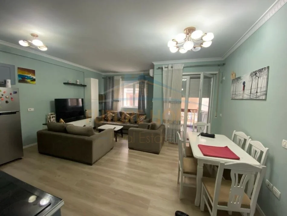 Shitet, Apartament 2+1+2, Fresk, Tiranë.