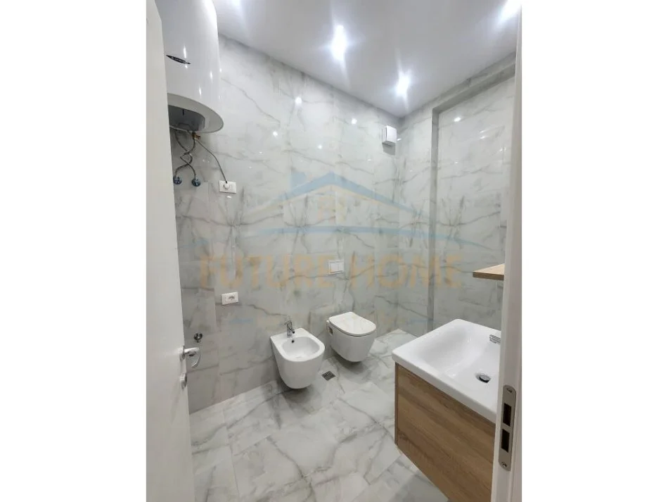 Qera, Apartament 2+1+Post Parkimi, Për Zyra, Rruga e Kavajës
Cmimi 900euro
