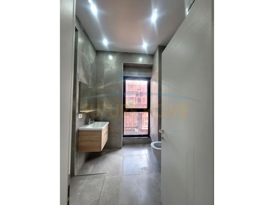 Qera, Apartament 2+1+Post Parkimi, Për Zyra, Rruga e Kavajës
Cmimi 900euro