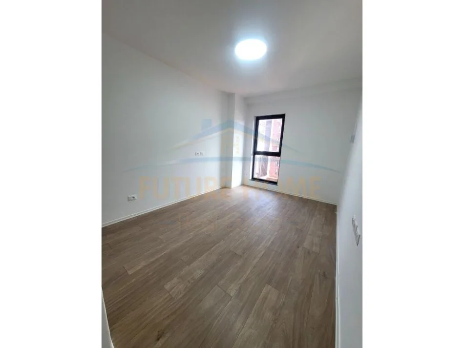 Qera, Apartament 2+1+Post Parkimi, Për Zyra, Rruga e Kavajës
Cmimi 900euro