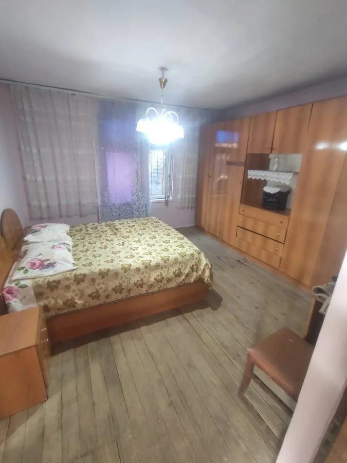 Tirane, jepet me qera shtepi 2+1 Kati 0, 120 m² 400 € 
