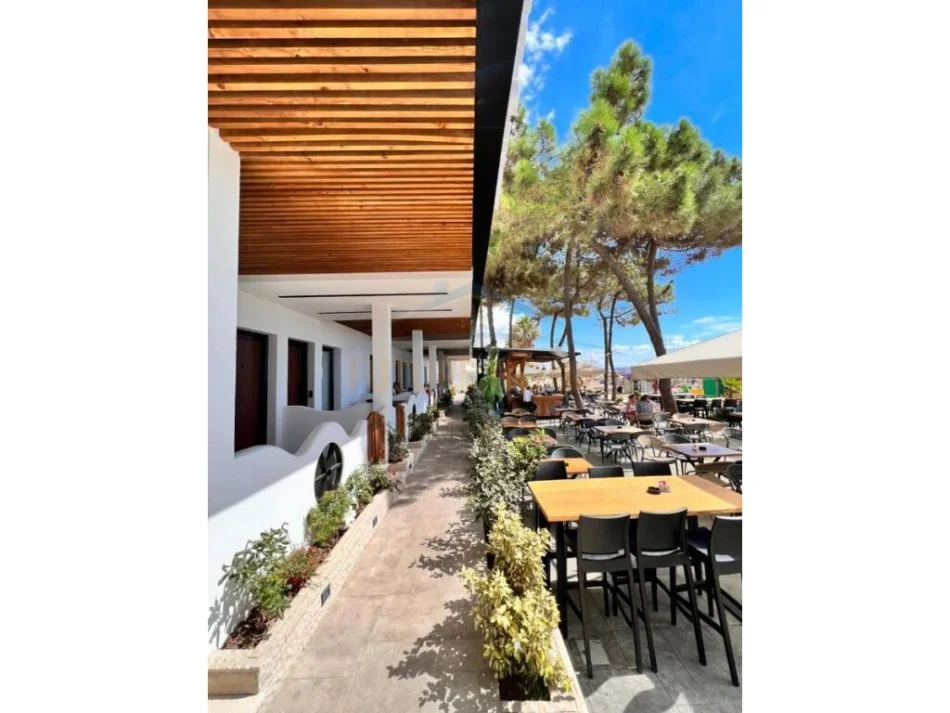 Durres, shitet Vile 4+1 Kati 0, 535 m² 2.000.000 € (shkembi kavajes,Durres)
