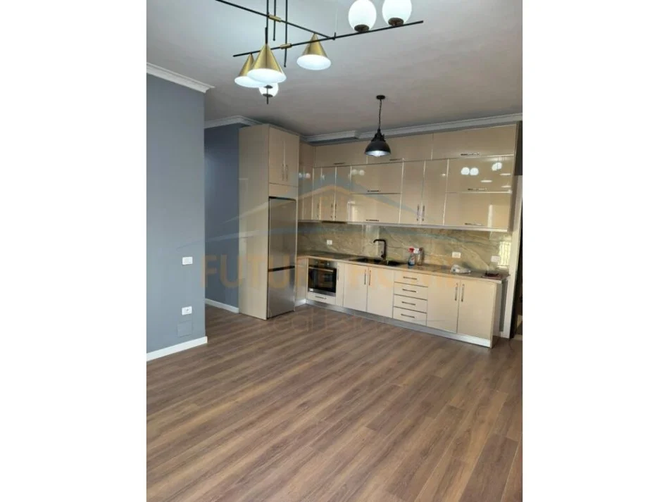 Qera, Apartament 2+1+2, Rruga 5 Maji/  OPP38891