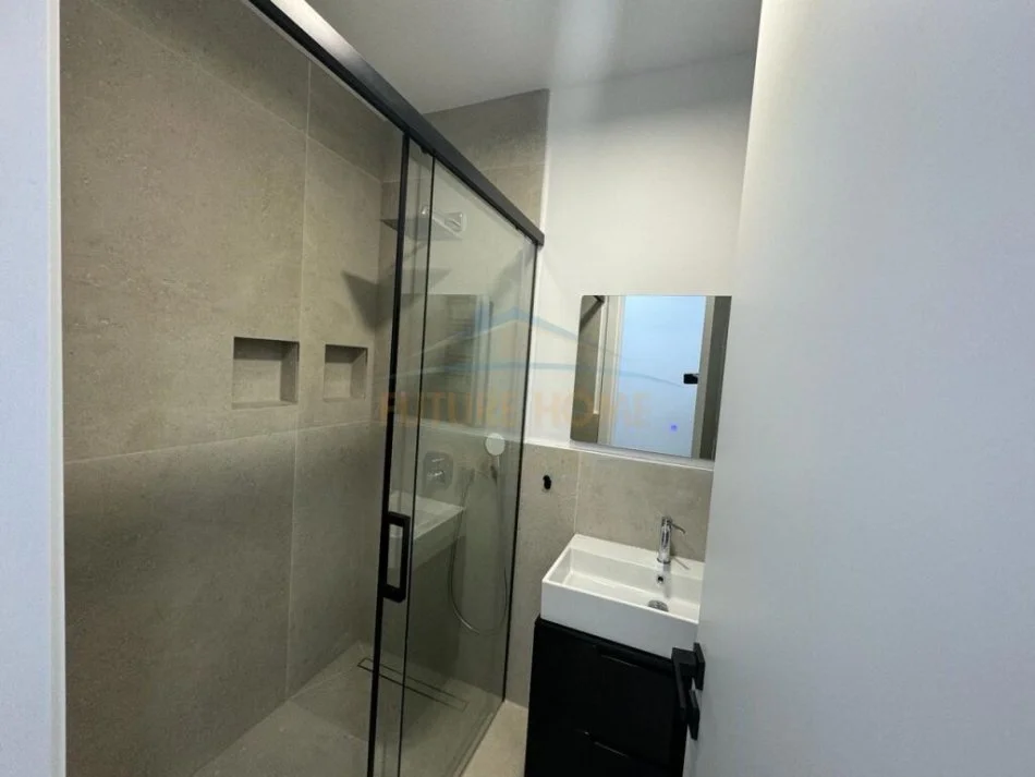 Tirane, jepet me qera apartament 2+1 Kati 2, 113 m² 1.500 € 