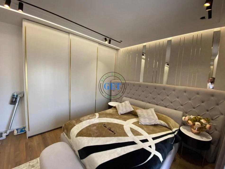 Durres, shitet apartament 3+1+Ballkon Kati 8, 146 m² 450.000 € (Rruga E Portit, Durres)