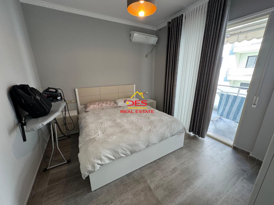 Vlore, jepet me qera apartament 2+1+Ballkon Kati 7, 100 m² 600 € (Rruga Murat Tërbaçi , Vlorë)