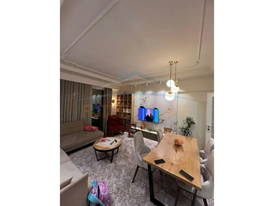 SHITET APARTAMENTI 2+1+2 ,YZBERISHT,UNAZA E RE