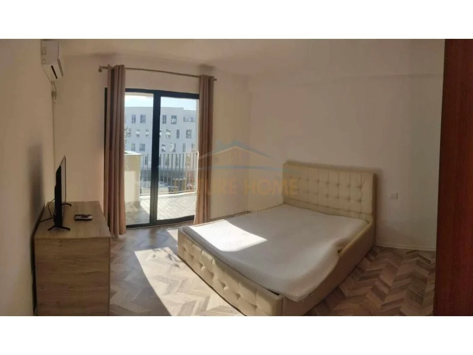 Apartament 2+1 për Qira në Rruga 5 Maji, Tiranë.