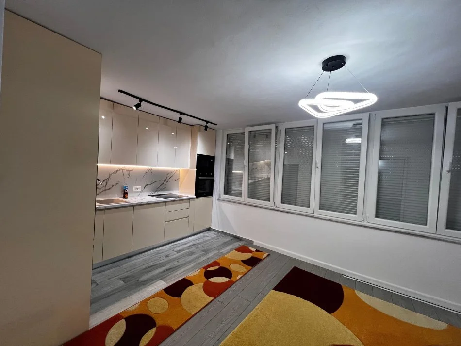 Tirane, jepet me qera apartament 1+1 Kati 2, 100 m² 500 € (Rruga Idriz Dollaku)