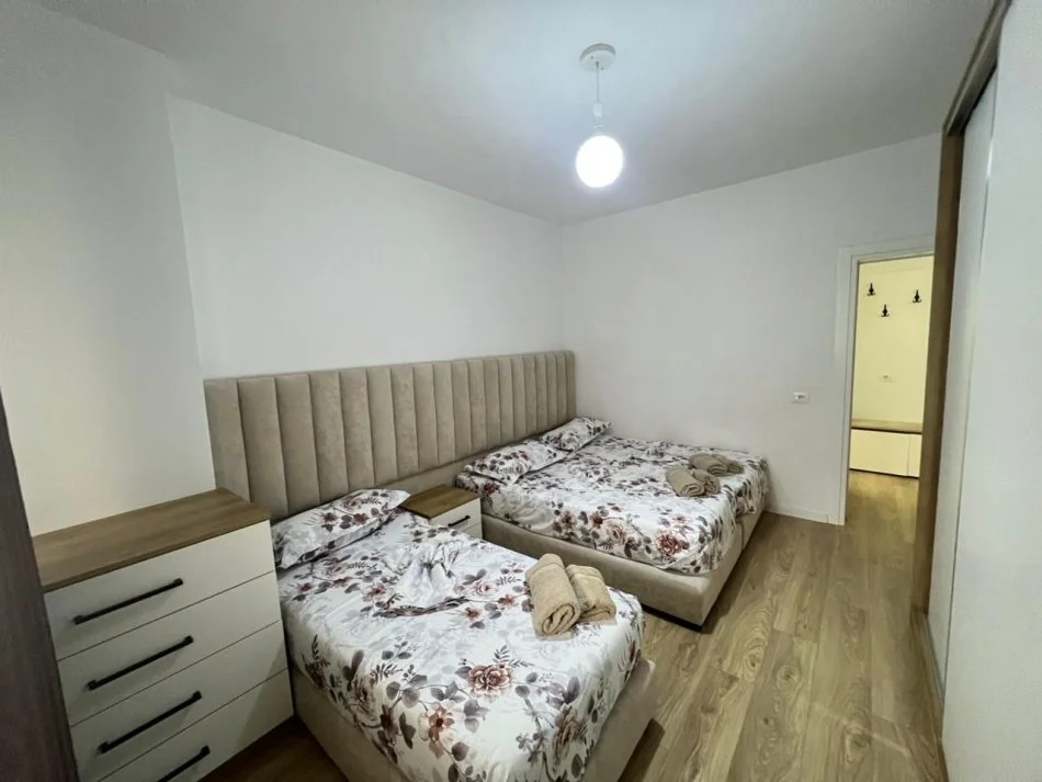 Tirane, jepet me qera apartament 1+1+Ballkon Kati 2, 68 m² 500 € (oslo astir)