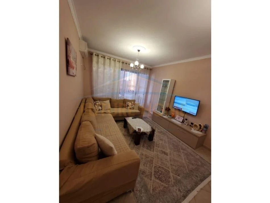 Tirane, shitet apartament 1+1 Kati 5, 55 m² 73.000 € (Fresk)