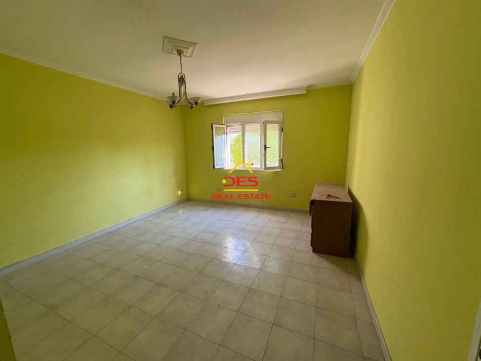 Vlore, shitet shtepi 2+1+Ballkon Kati 0, 152 m² 90.000 € (Rruga Prenjo Petoshati, Vlorë)