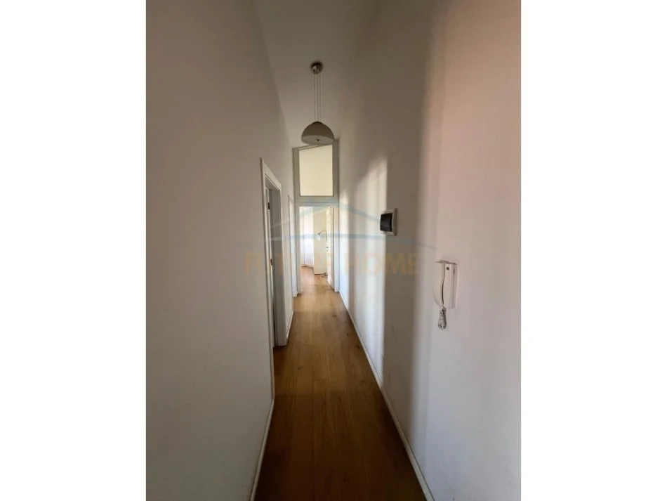 Shitet, Duplex 3+1+Post Parkimi, Liqeni i Thate, Tirane
250,000 €