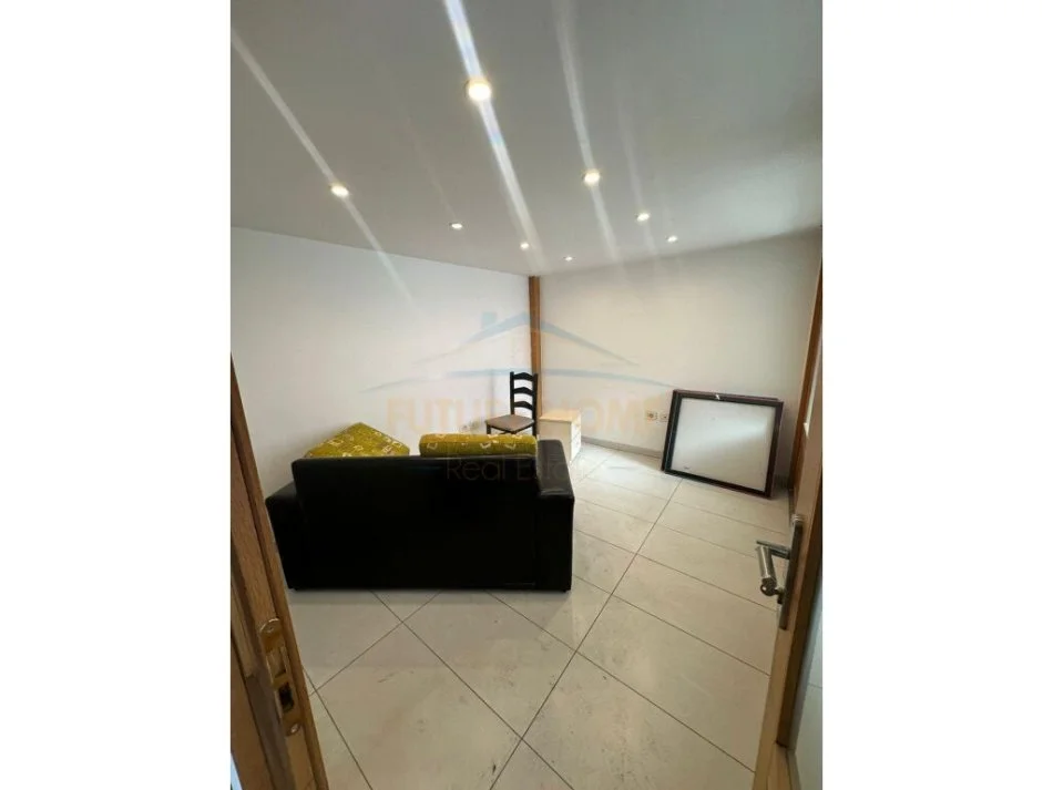 Tirane, jepet me qera ambjent biznesi Kati 1, 288 m² 13.000 € (unaza e re)