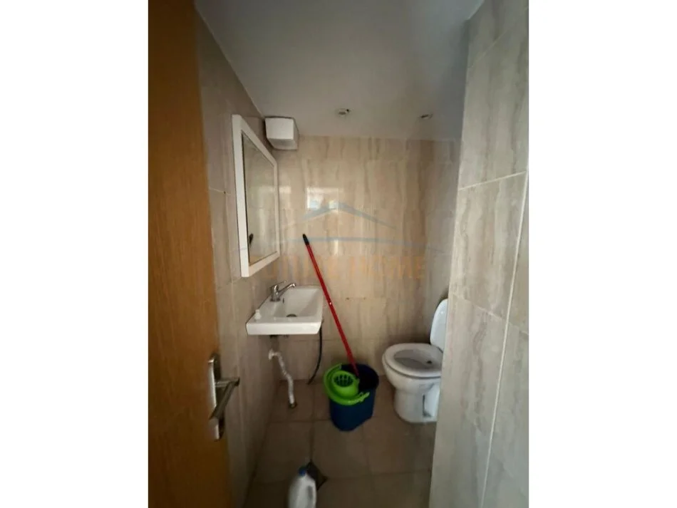 Tirane, jepet me qera ambjent biznesi Kati 1, 288 m² 13.000 € (unaza e re)