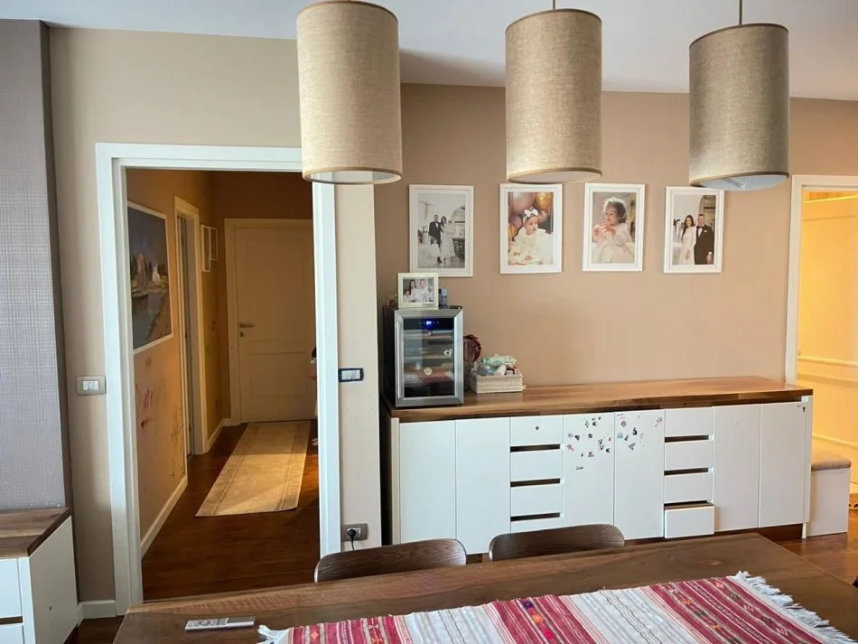 Tirane, jepet me qera apartament 2+1+Ballkon Kati 6, 128 m² 2.500 € 