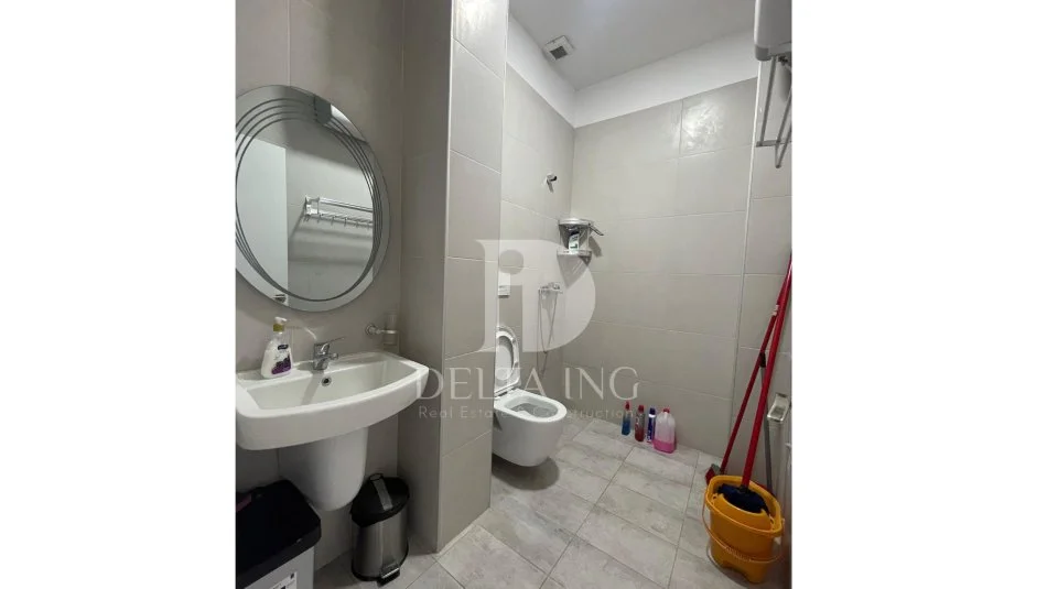 Tirane, jepet me qera apartament 1+1+Aneks+Ballkon Kati 3, 50 m² 600 € (Rruga Barrikadave)