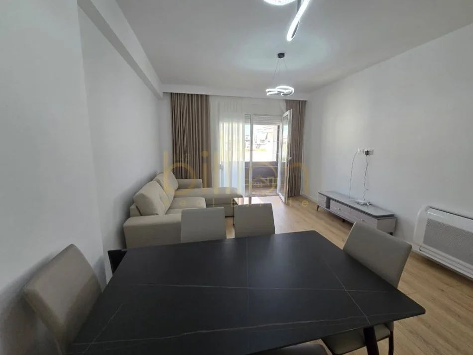 Tirane, shitet 2+1+Ballkon , 110 m² 250.000 € (Prane 21 Dhjetorit,Reprt TV)
