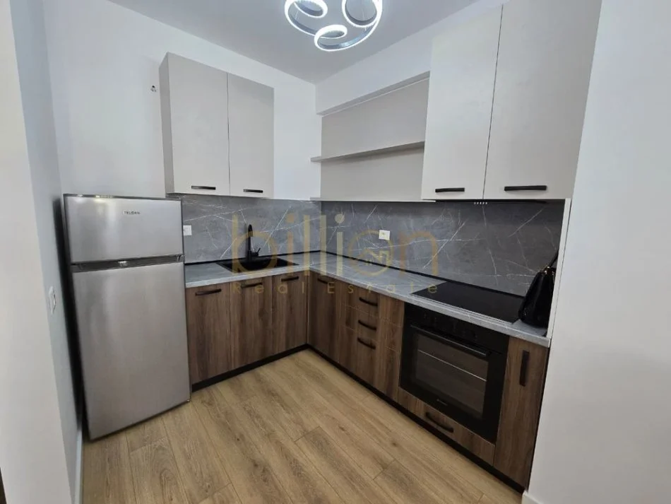 Tirane, shitet 2+1+Ballkon , 110 m² 250.000 € (Prane 21 Dhjetorit,Reprt TV)