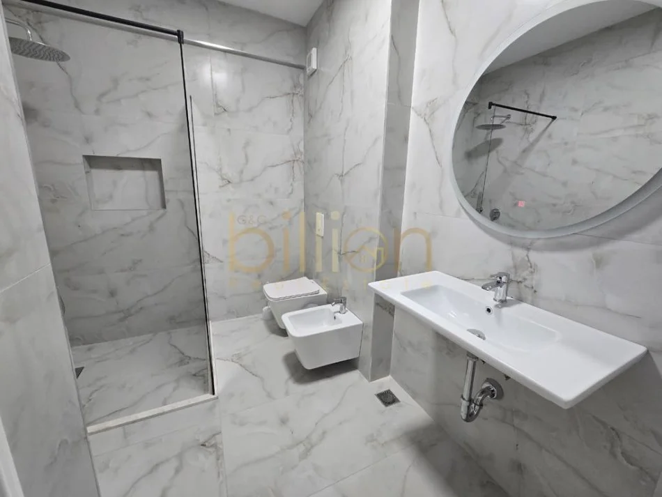 Tirane, shitet 2+1+Ballkon , 110 m² 250.000 € (Prane 21 Dhjetorit,Reprt TV)