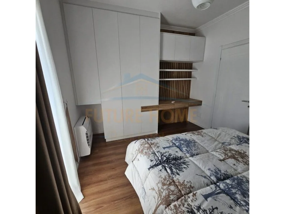 Shitet, Apartament 2+1+2, 5 Maji, Pranë"Emerald Center"