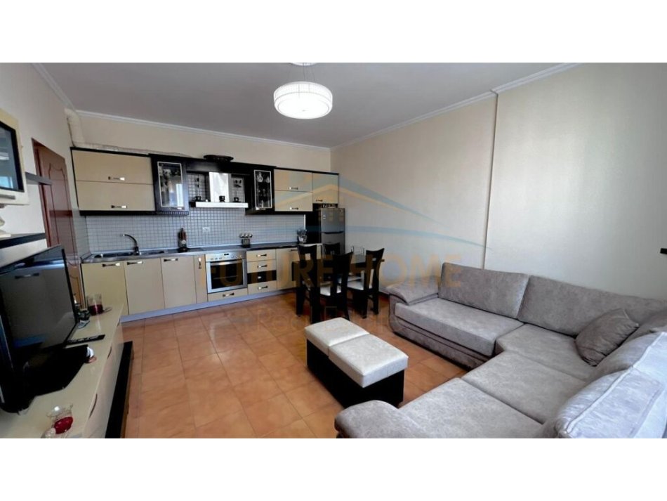Tirane, jepet me qera apartament 2+1 Kati 5, 80 m² 400 € (restorant Fresku)