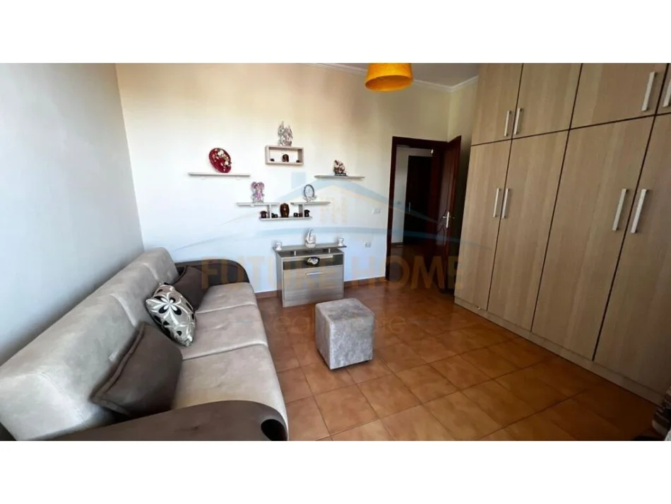 Tirane, jepet me qera apartament 2+1 Kati 5, 80 m² 400 € (Fresku)