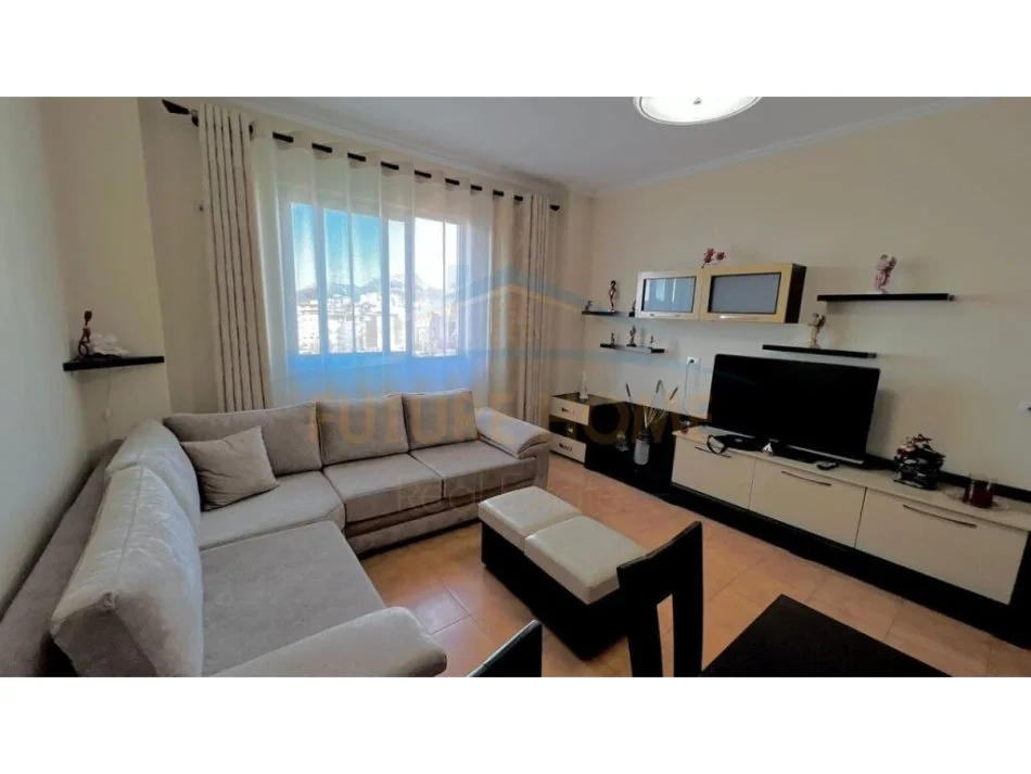 Tirane, jepet me qera apartament 2+1 Kati 5, 80 m² 400 € (Fresku)