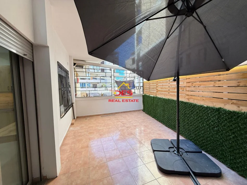 Vlore, shitet apartament 2+1+Ballkon Kati 1, 100 m² 159.000 € (Rruga Dhimitër Konomi)