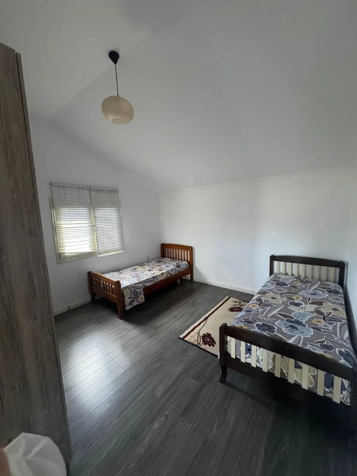 Tirane, jepet me qera apartament Kati 3, 90 m² 450 € (Rruga Pjeter Budi)