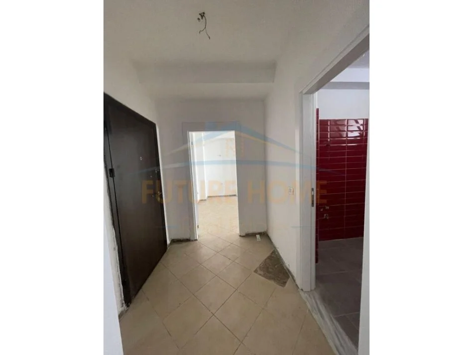 Shitet, Apartament 1+1+ Parking, Ish URT, Durres.