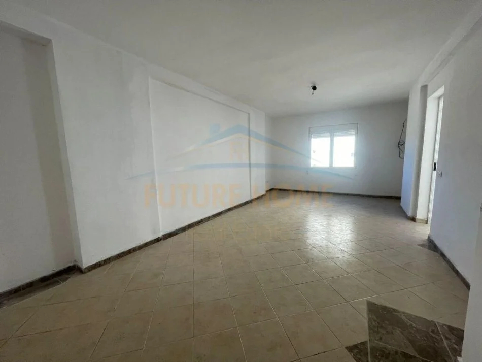 Shitet, Apartament 1+1+ Parking, Ish URT, Durres.