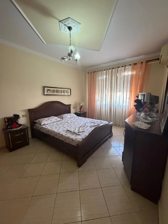 Durres, jepet me qera apartament 2+1 Kati 3, 450 € 