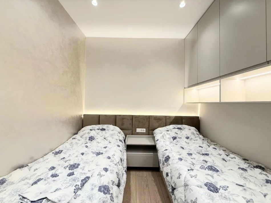 Tirane, jepet me qera 2+1 Kati 1, 71 m² 750 € 