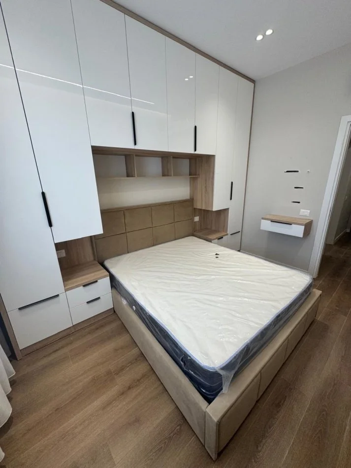 Tirane, jepet me qera apartament 1+1+parkim Kati 5, 70 m² 800 € (Vasil Shanto)