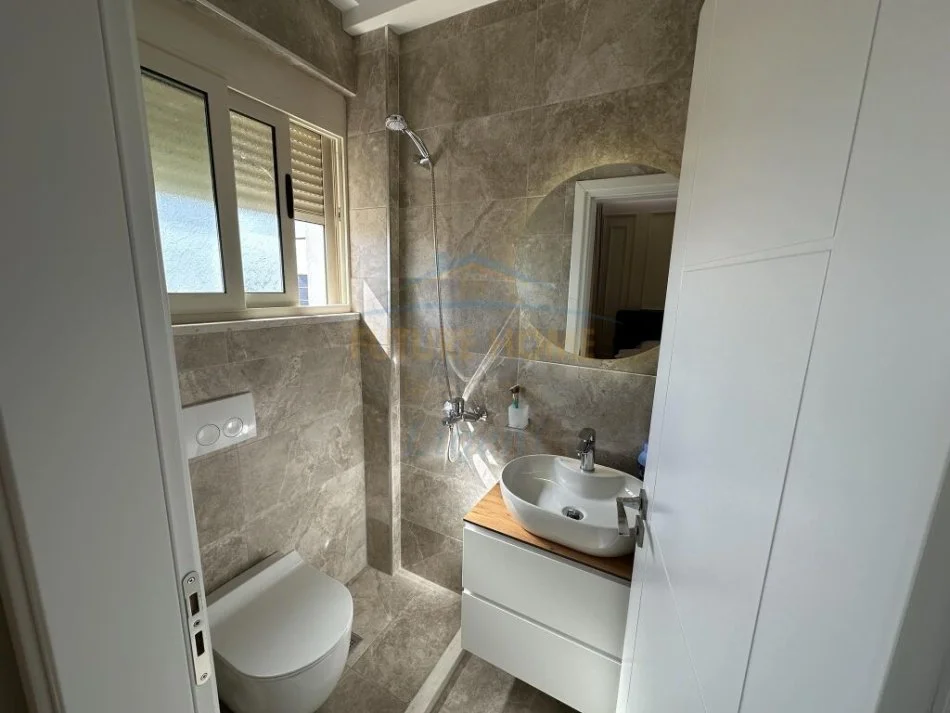 Shitet, Apartament 2+1, Fresk, Tiranë.