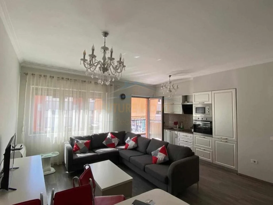Tirane, jepet me qera apartament 3+1 Kati 7, 135 m² 1.000 € (DELIJORGJI)