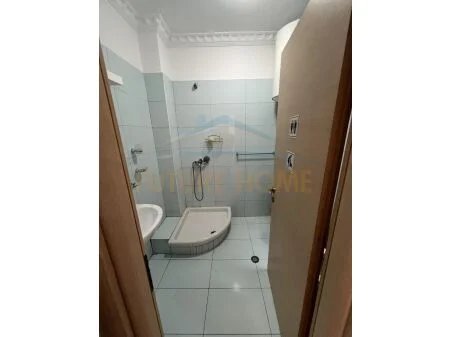 Shitet, Apartament 2+1+2 Unaza e Re, Tiranë UNA39281