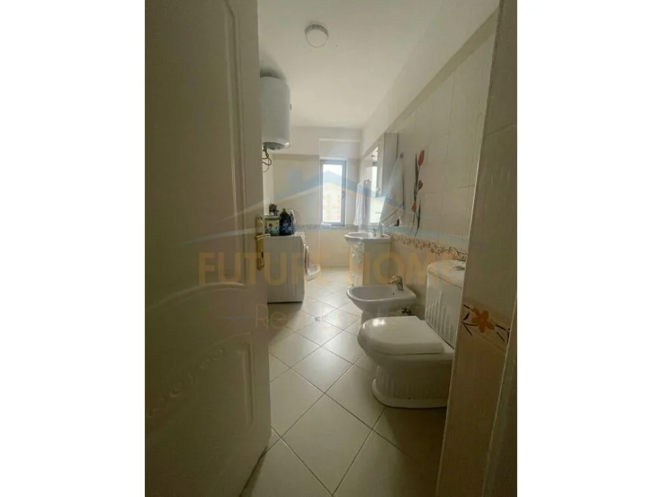 Tirane, shitet apartament 2+1 Kati 5, 106 m² 165.000 € (Kinostudio)