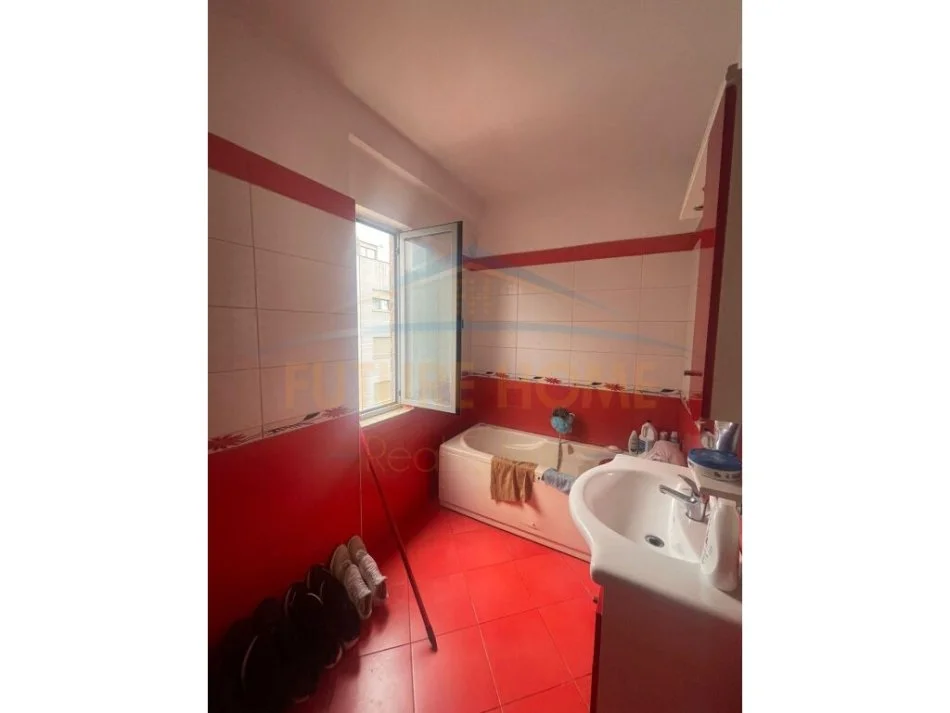 Tirane, shitet apartament 2+1 Kati 5, 106 m² 165.000 € (Kinostudio)