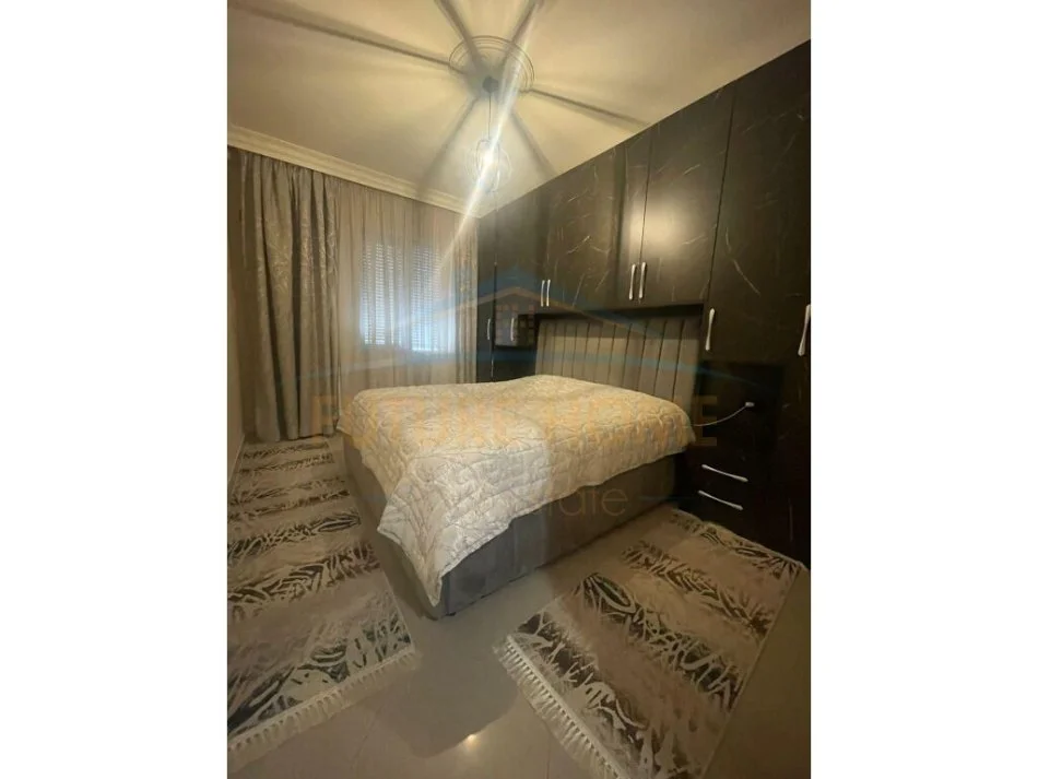 Tirane, shitet apartament 2+1 Kati 5, 106 m² 165.000 € (Kinostudio)