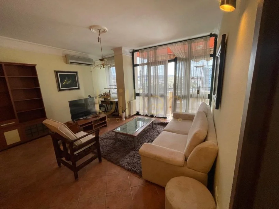 Tirane, jepet me qera 2+1+Ballkon , 112 m² 1.200 € (Kullat Binjake)